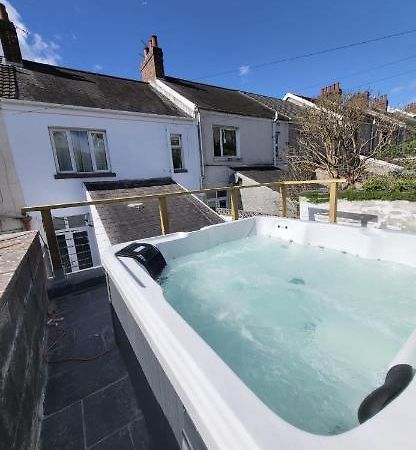 Bright 3 Bedroom House With Hot Tub Swansea Exterior photo